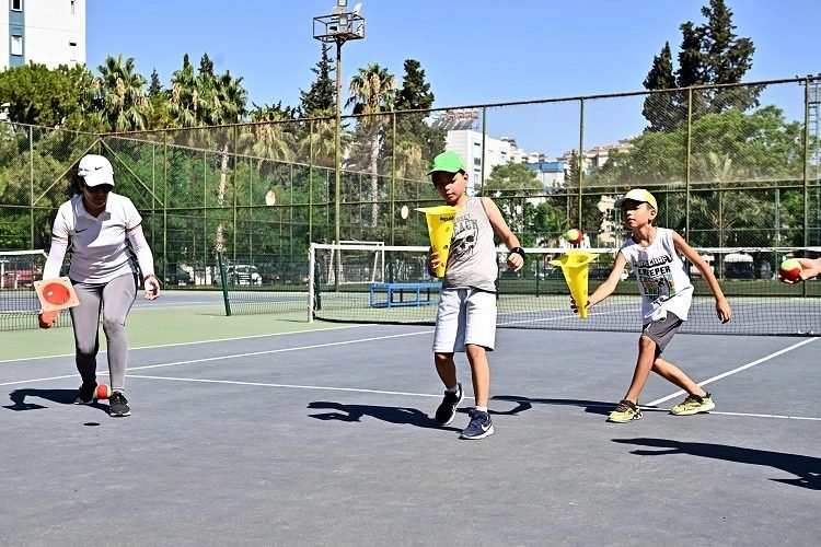 Muratpaşa Belediyesi'nden Çocuklara Ücretsiz Spor İmkanı: 23 Branşta Eğitimler Devam Ediyor