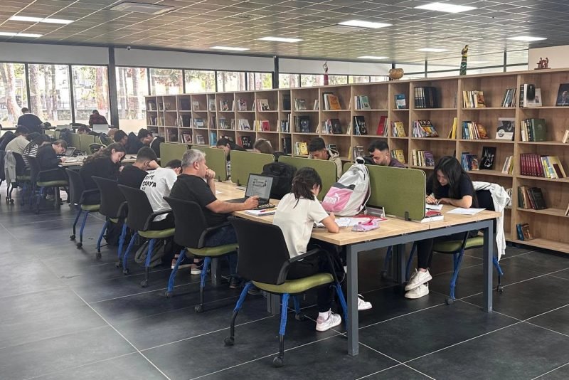 Sosyal Etki Zirvesi'nden Adıyaman'a Binlerce Kitapla Umut Oldu