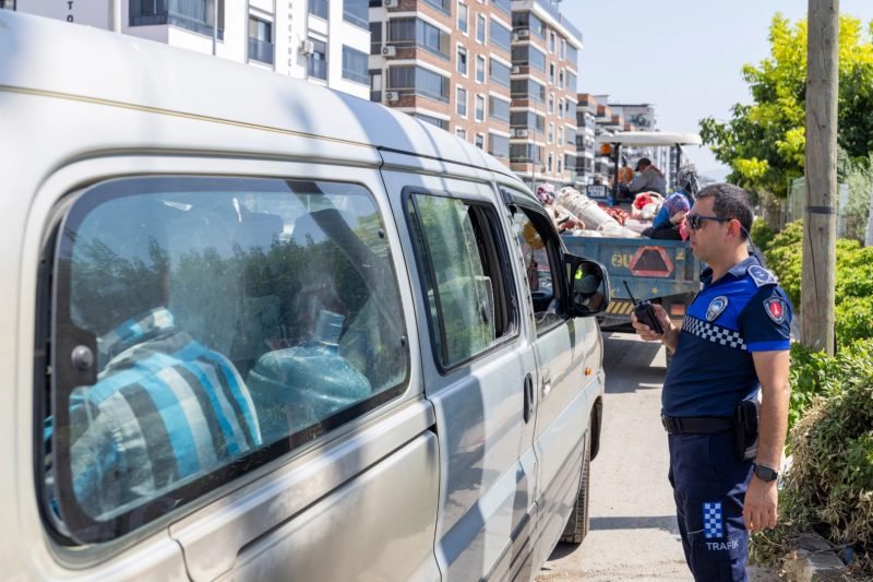 Torbalı'da Tarım İşçisi Servislerine Yönelik Kapsamlı Denetim: Kuralsız Taşımacılığa Cezalar Kesildi