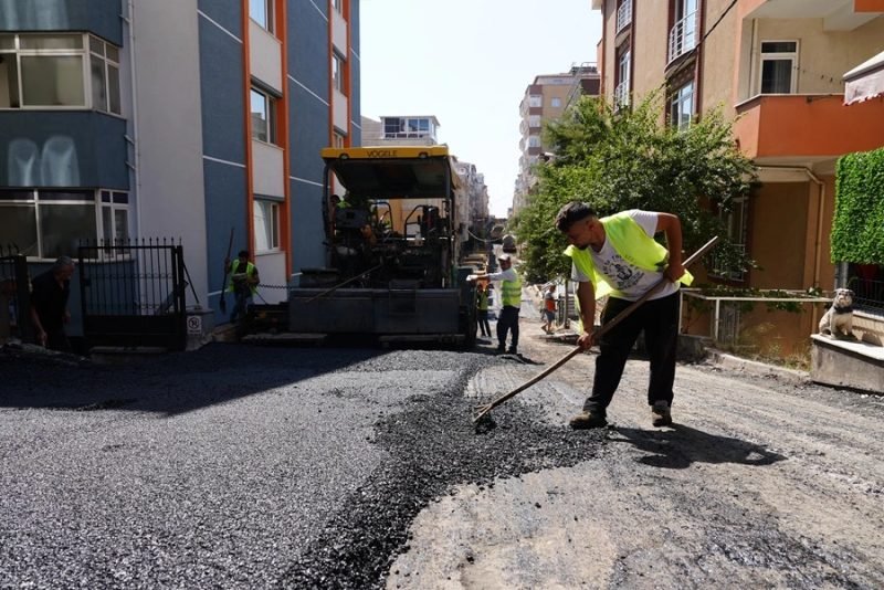 Maltepe'de Yol Yenileme Çalışmaları Devam Ediyor: Asfalt Serimi Başladı