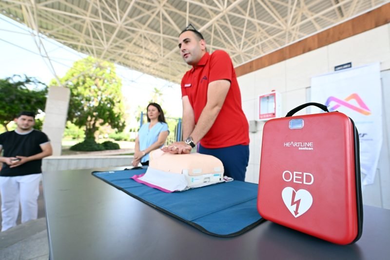 Mersin'de Ani Kalp Durmalarına Karşı Hayat Kurtaran Eğitim ve OED Cihazları Tanıtıldı