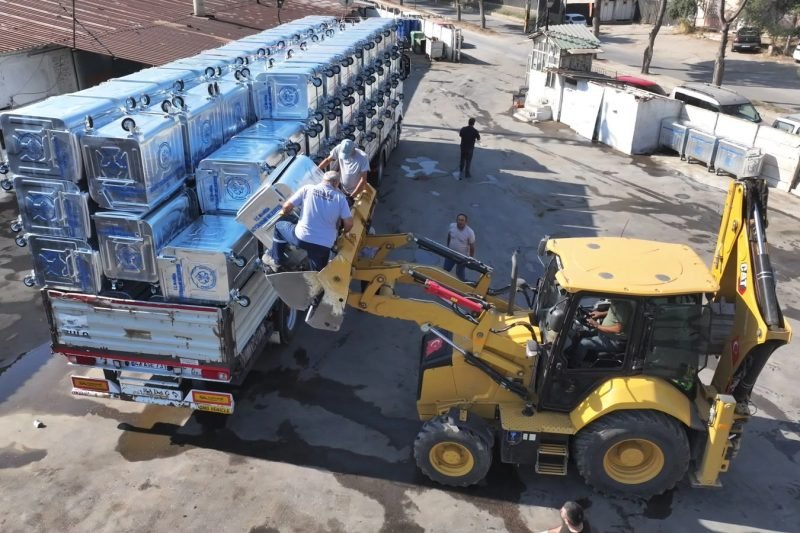 Manisa'dan 17 ilçeye 3 bin yeni çöp konteyneri desteği