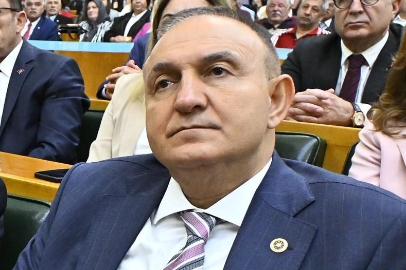 İYİ Parti'den Bir İstifa Daha: Aydın Milletvekili Ömer Karakaş Partisinden Ayrıldı