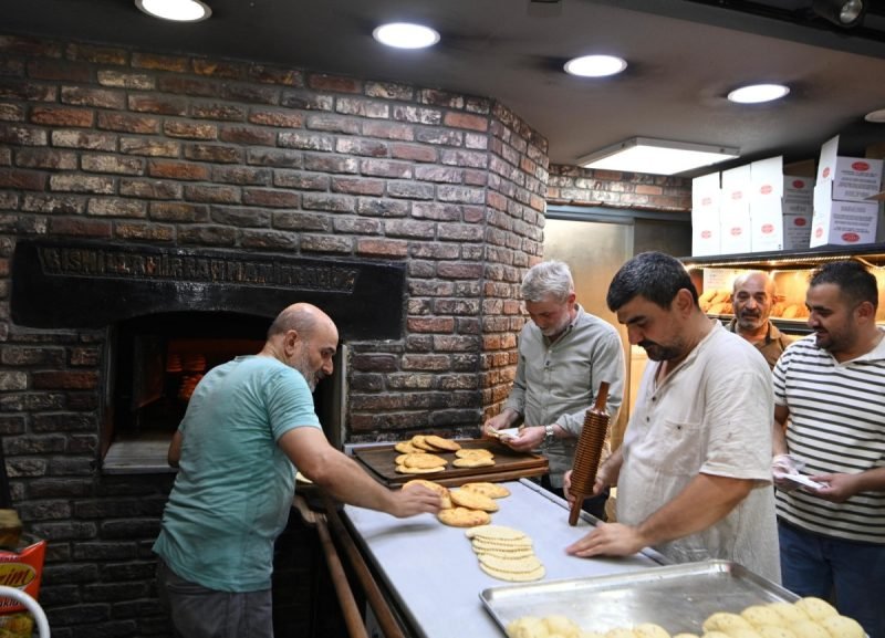 Başkan Görgel'den Tarihi Kapalı Çarşı'ya Ziyaret: Esnaf ve Vatandaşlarla Buluştu