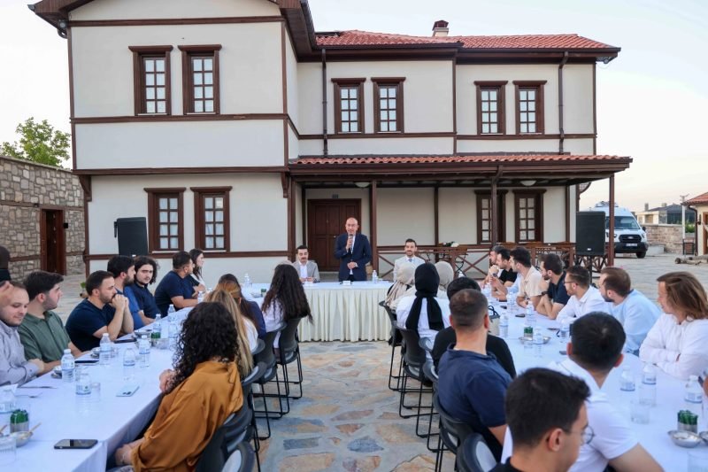 Başkan Kavuş, Meramlı Gençlerle Şehrin Geleceğini Şekillendirdi
