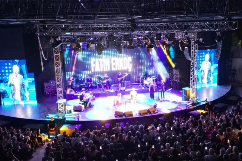 Bursa Festivali'nde Fatih Erkoç Rüzgarı Esti: Unutulmaz Bir Konserle Bursalılara Unutulmaz Bir Gece Yaşattı