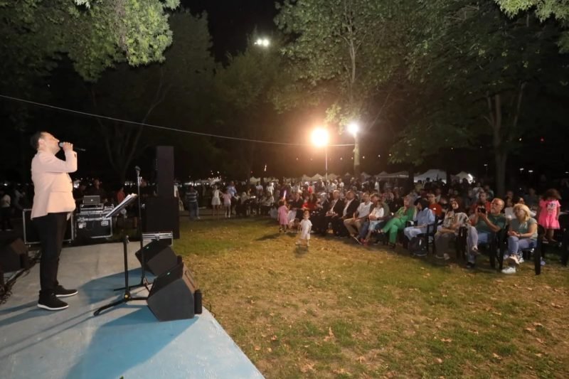 İnegöl Hanımeli Şenliği'nde Alışveriş ve Eğlence Bir Arada