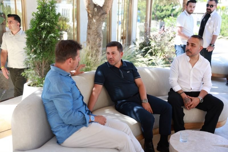 Emre Belözoğlu Nevşehir'de Başkan Rasim Arı Tarafından Ağırlandı