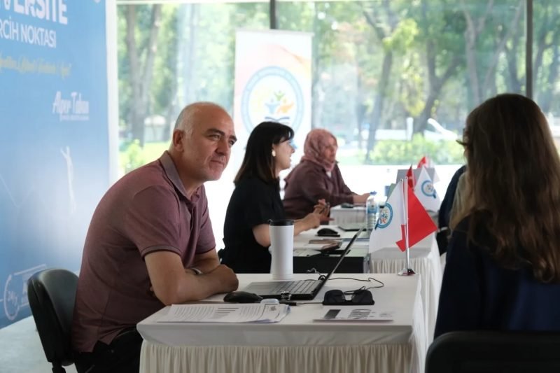 İnegöl Belediyesi, YKS Adaylarına Ücretsiz Tercih Danışmanlığı Sunuyor