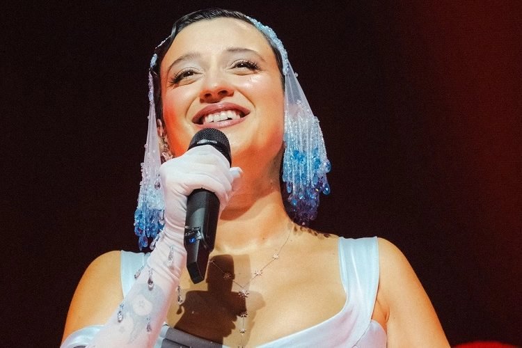 Melike Şahin'den Harbiye'de Duygusal Veda: İki Gece de Tam Kadro