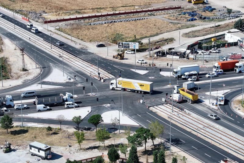 Konya'da Tramvay Hattı Güzergahındaki Yollarda Yenileme Çalışmaları Tamamlandı