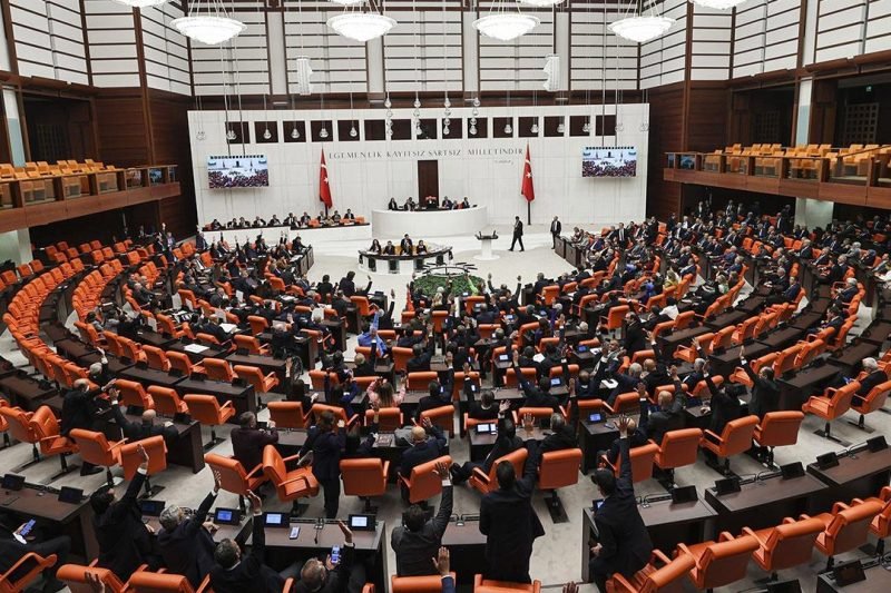 Meclis Gündeminde Önemli Düzenlemeler: Terörle Mücadele ve Öğrenci Affı Masada