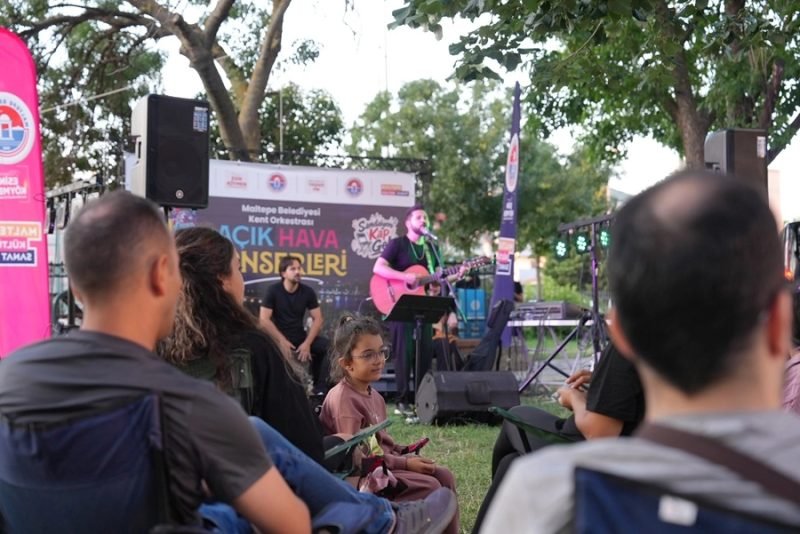 Maltepe'de 'Sandalyeni Kap Gel' Konserleri Yaz Akşamlarına Renk Katıyor