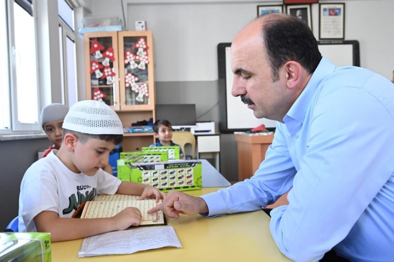 Başkan Altay'dan Halit Eroğlu Kur'an Kursu'na Ziyaret: Minik Öğrencilerle Sohbet Etti