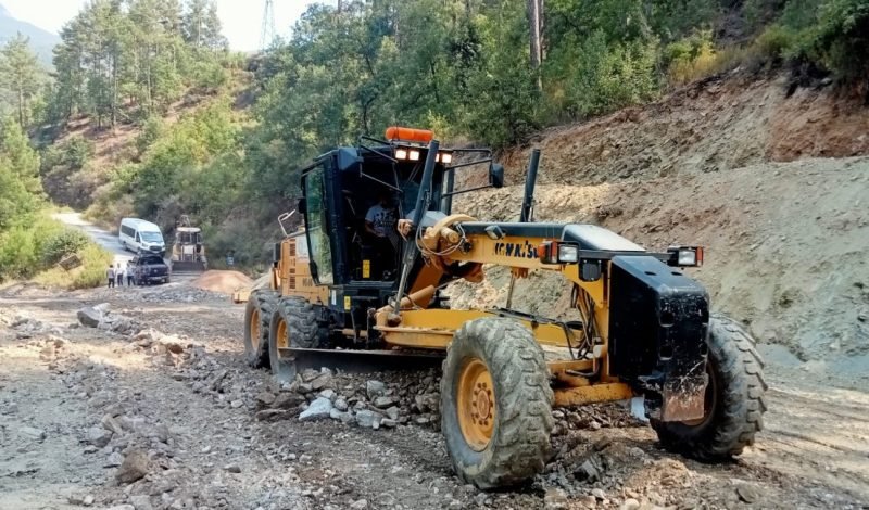 Alanya Kırsalında Kapsamlı Yol Bakım ve Onarım Çalışmaları Devam Ediyor